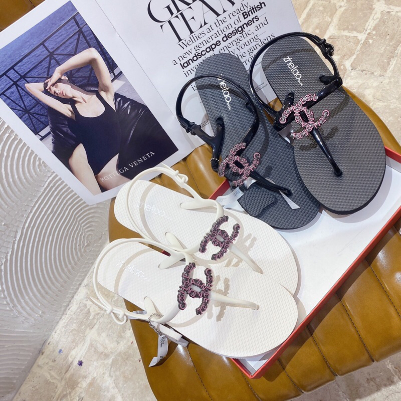 Giày xăng đan chuẩn