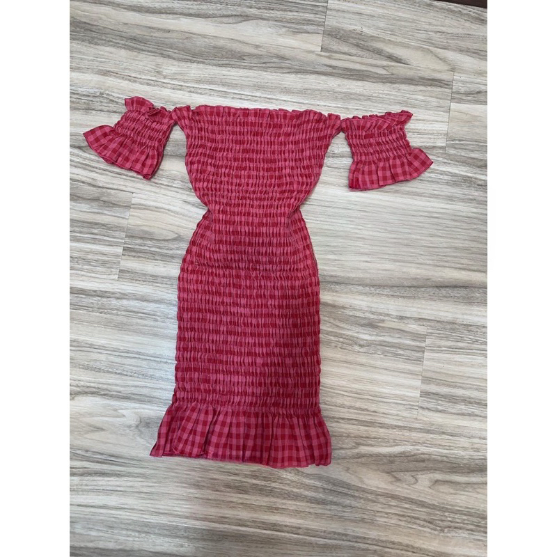 Đầm Nhúng Trễ Vai Tay Ngắn ôm body Nhún 2 màu sọc và hồng cực sexy , chất kate mềm mịn mát