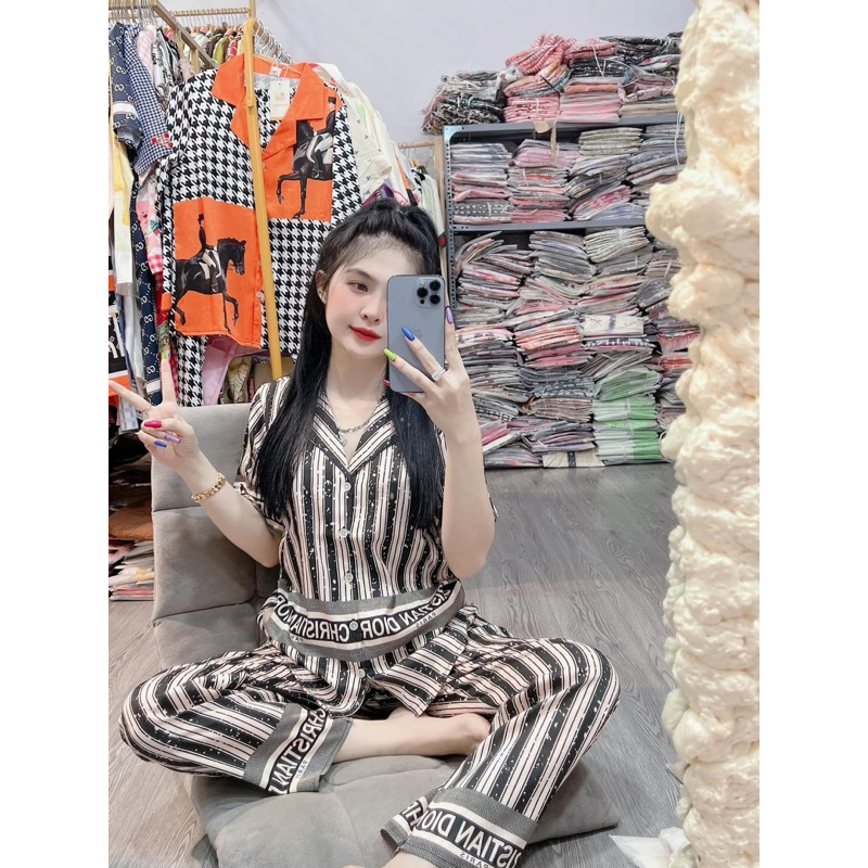 Bộ ngủ D.O.sọc đen(Size L)dài và ngắn tay thiết kế lụa xước ánh kim của 2CE