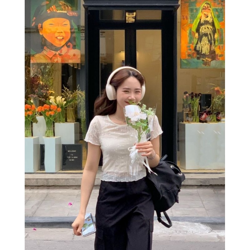 Áo Liti Floral Top hoa nhí thêu