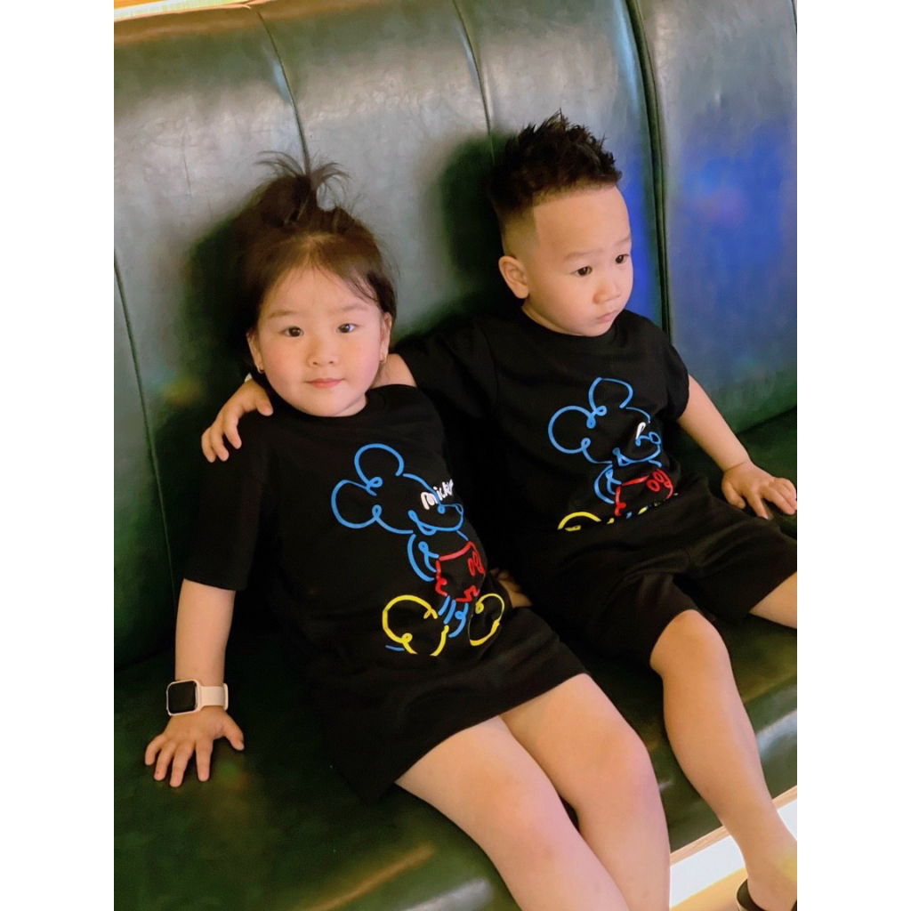 Combo cặp áo mickey mẹ, bố, con, chất liệu cotton thấm hút.
