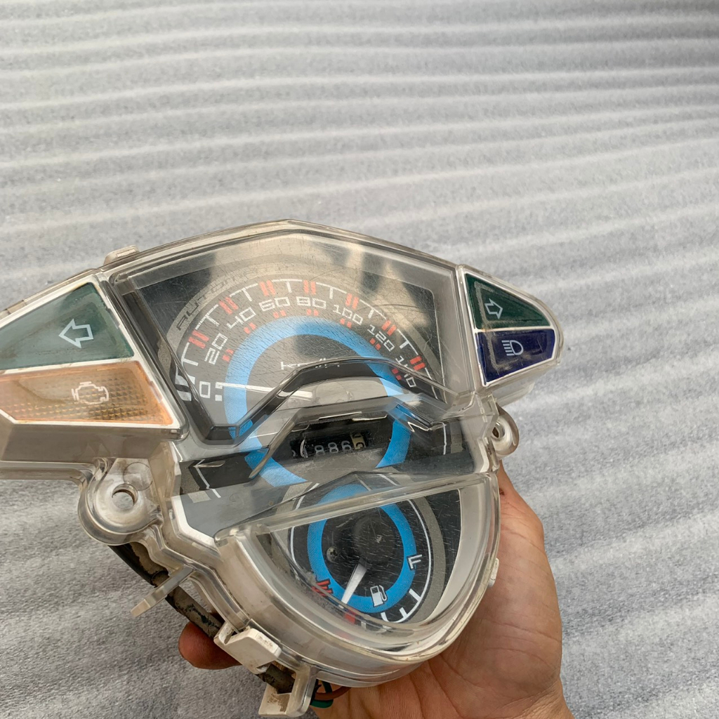 Cụm đồng hồ YAMAHA luvias 125 bình xăng cơ zin