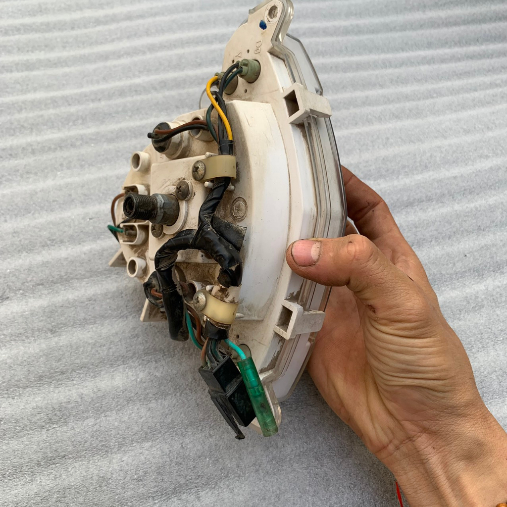 Cụm đồng hồ YAMAHA luvias 125 bình xăng cơ zin