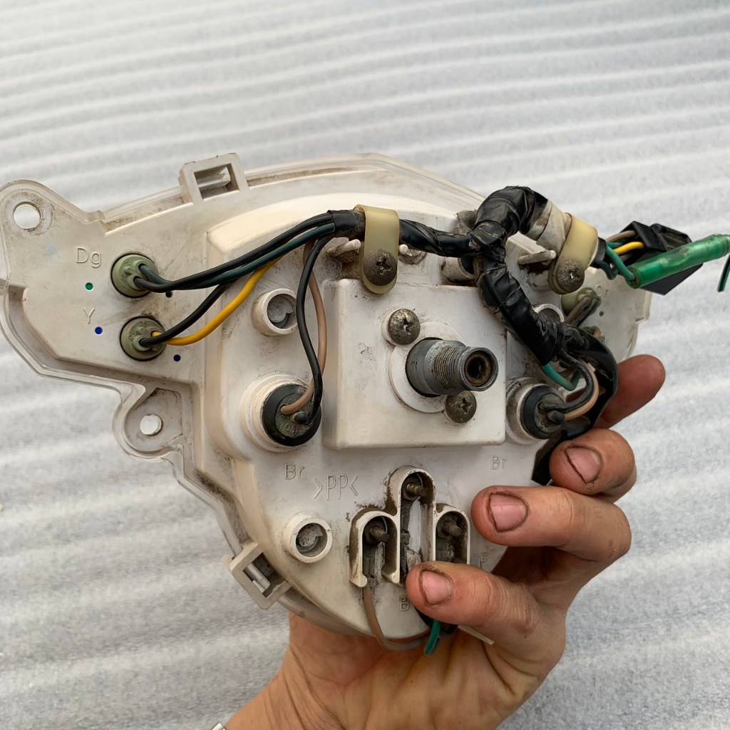 Cụm đồng hồ YAMAHA luvias 125 bình xăng cơ zin