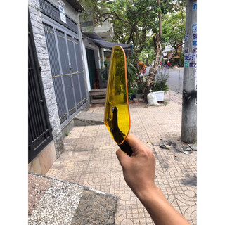 Kính chắn gió M1