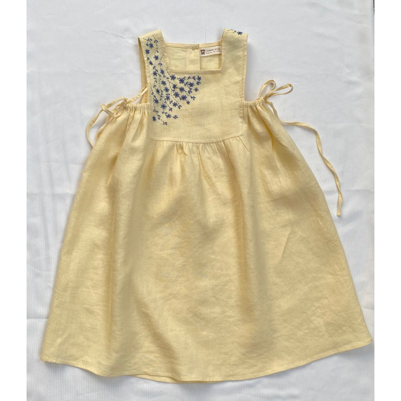 Đầm linen thêu hoa xanh