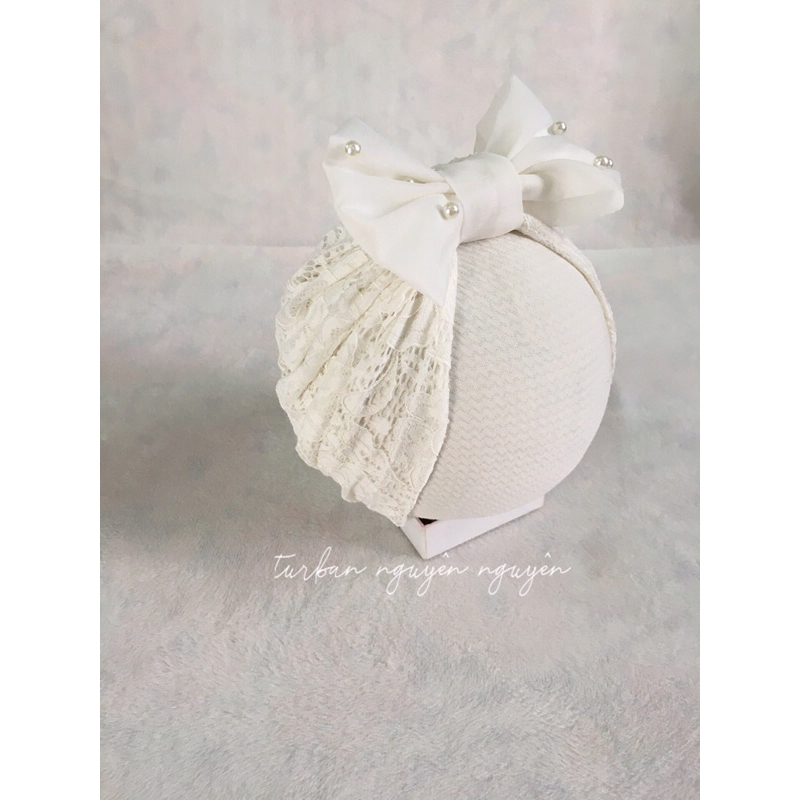 Mũ turban cho bé: hoạ tiết nơ nhỏ nền xanh
