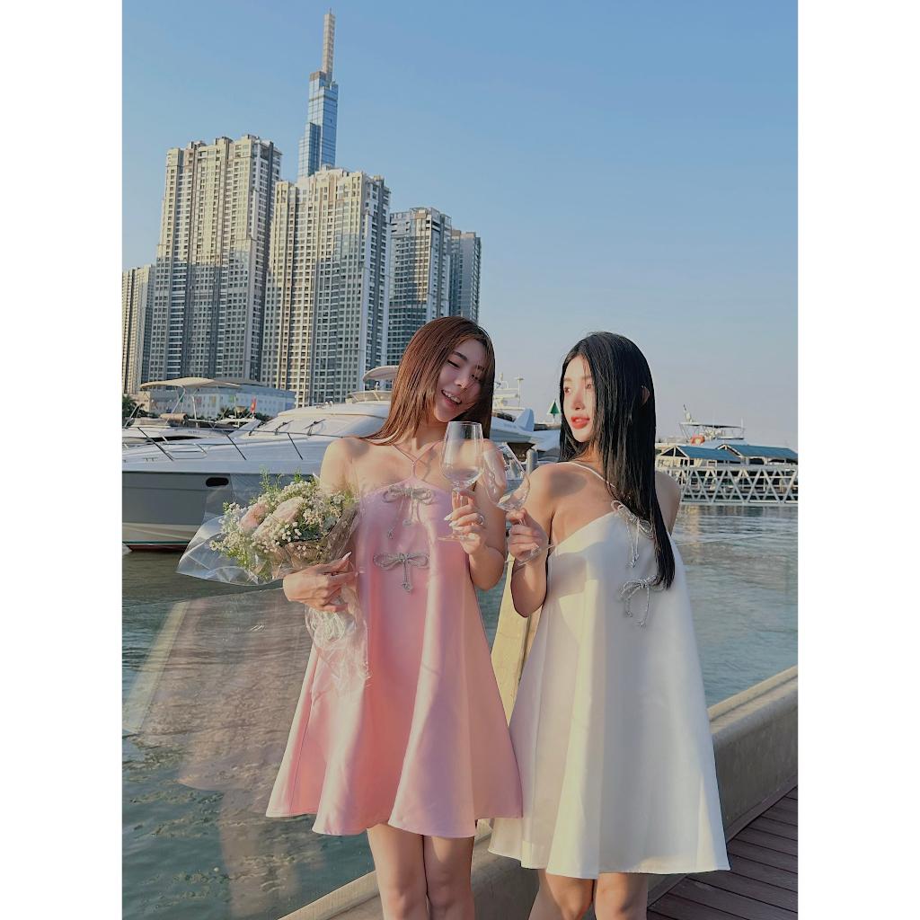 tiensoc.Đầm suông cổ yếm kết nơ đá