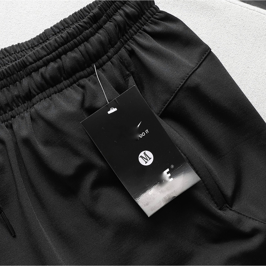 Quần Tập Gym Nam Kiểu Sẻ Tà Túi Khóa Kéo Logo Phản Quang Chất Thun Poly