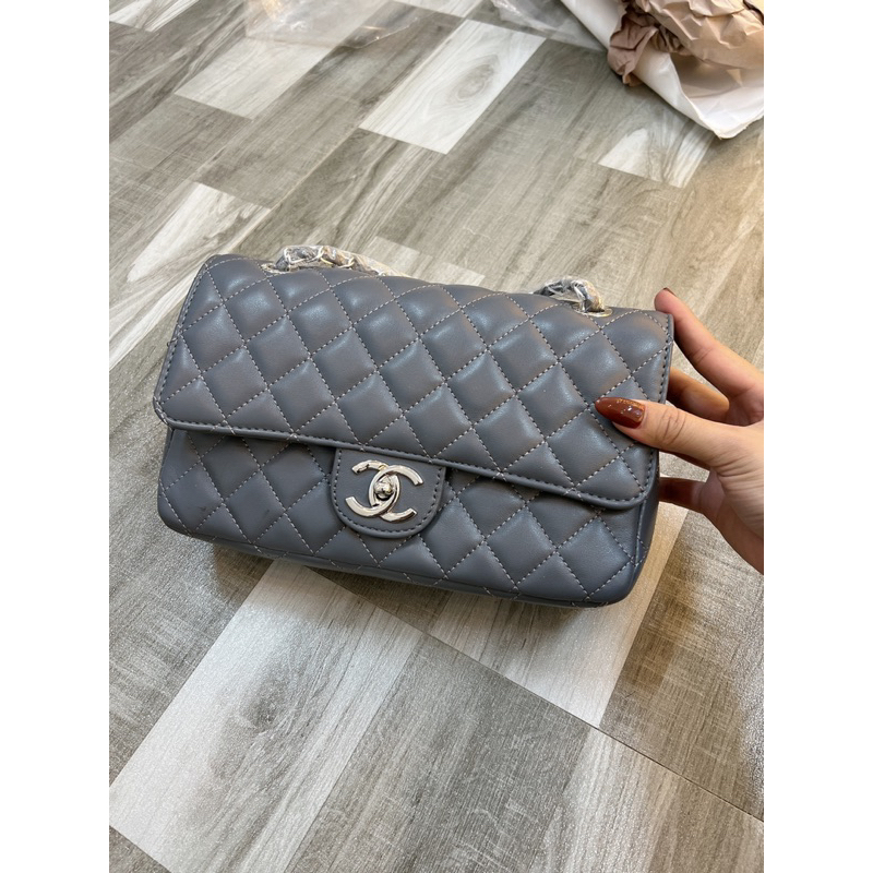 Classic fullbox size 20-25 da trơn