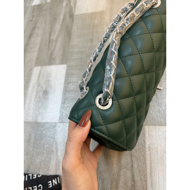 Classic fullbox size 20-25 da trơn