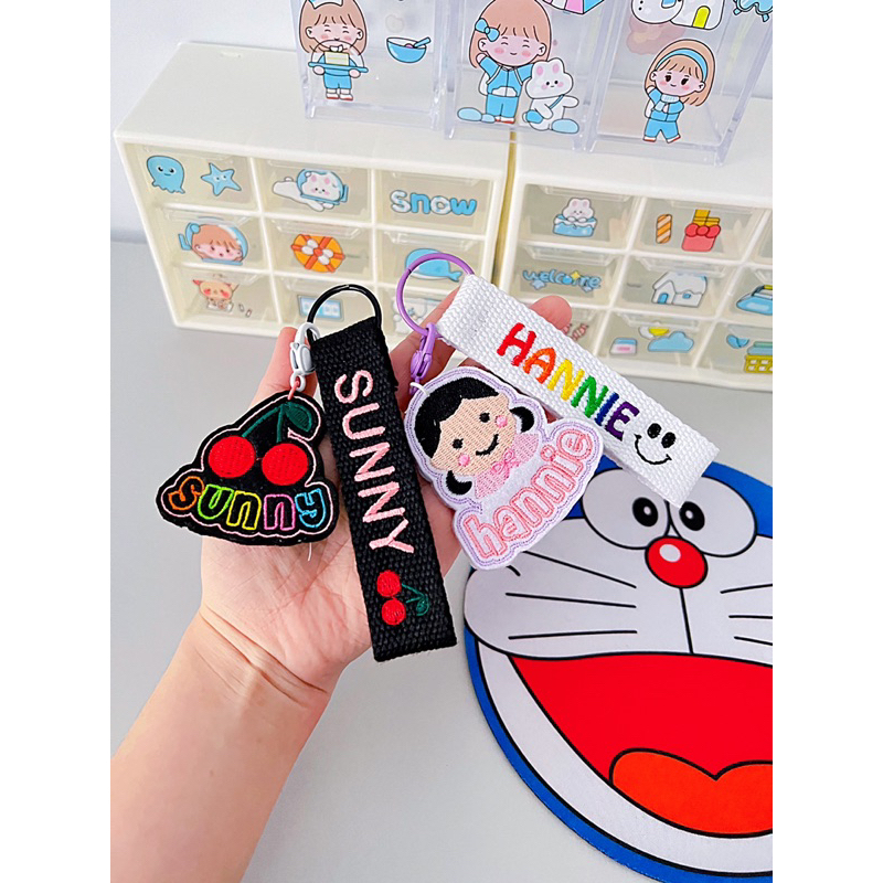 Nametag cotton, móc khoá thêu tên theo yêu cầu