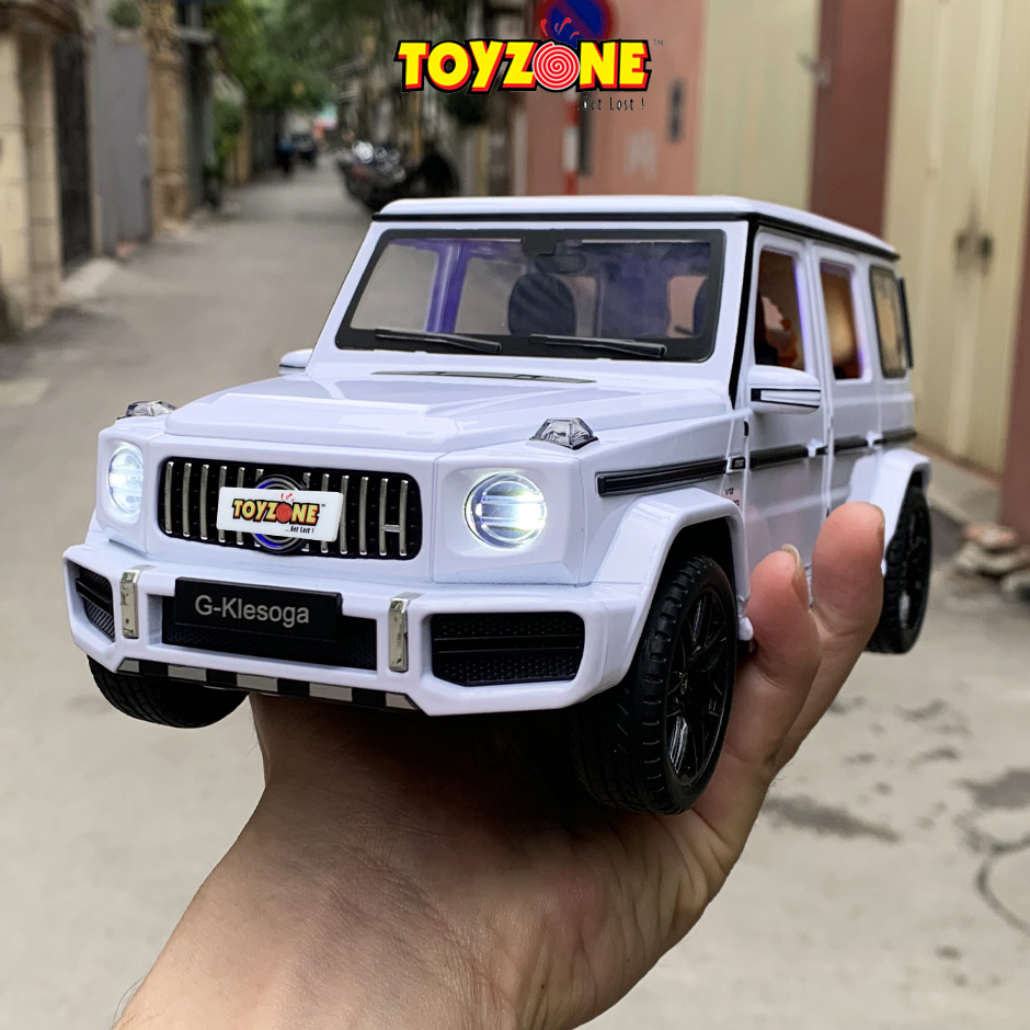 Mô hình xe Mercedes Benz AMG G63 tỉ lệ 1:18 chất liệu hợp kim cao cấp, có đèn và âm thanh