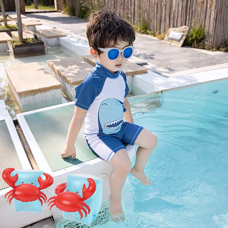 Bộ Đồ Bơi Trẻ Em Kèm Mũ Dành Cho Bé Trai In Hình Dễ Thương Vải Co Giãn Thoáng Mát