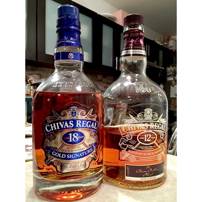 Vỏ chai rượu Chivas 12 18 kèm nút bần