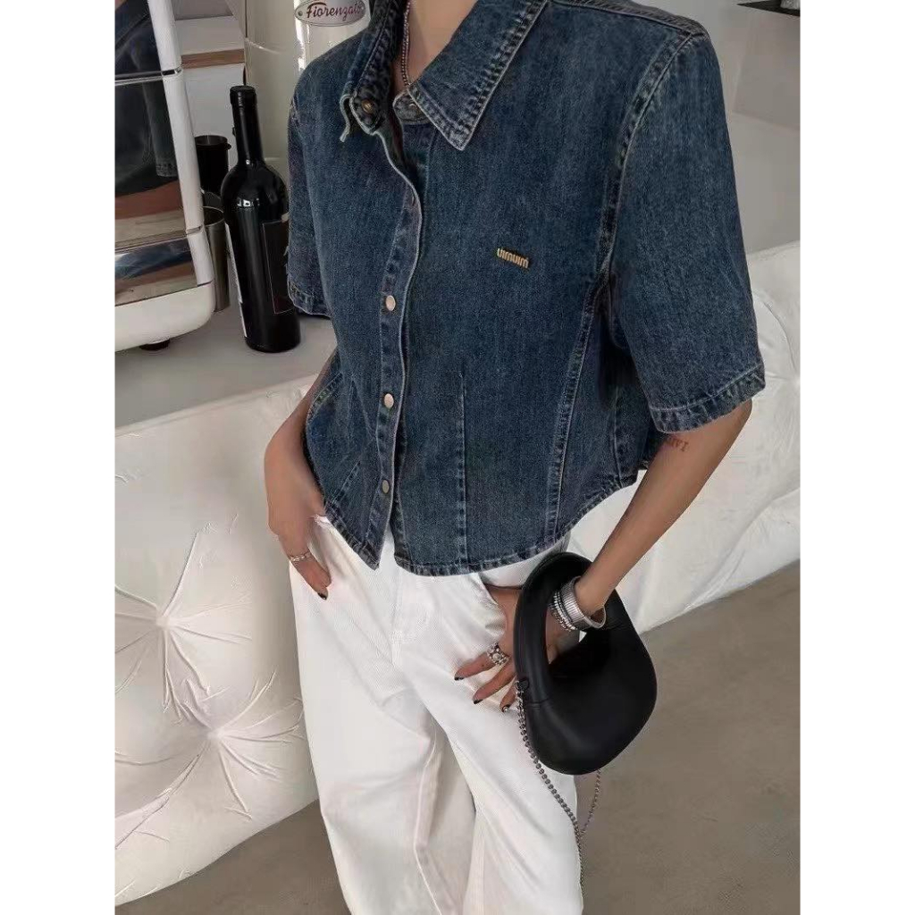 Áo sơ mi jeans XONXEN SHOP QUY NHƠN Sisi crop nút bấm ,chất jeans dày dặn ,form vừa dễ phối phù hợp mọi outfit mã 3859