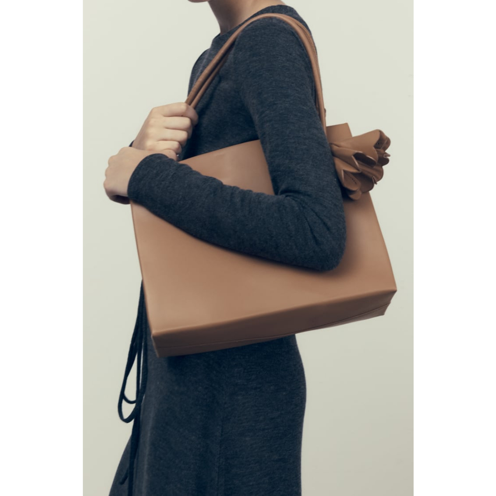 Túi TOTE BAG WITH EMBELLISHED DETAIL ZARA