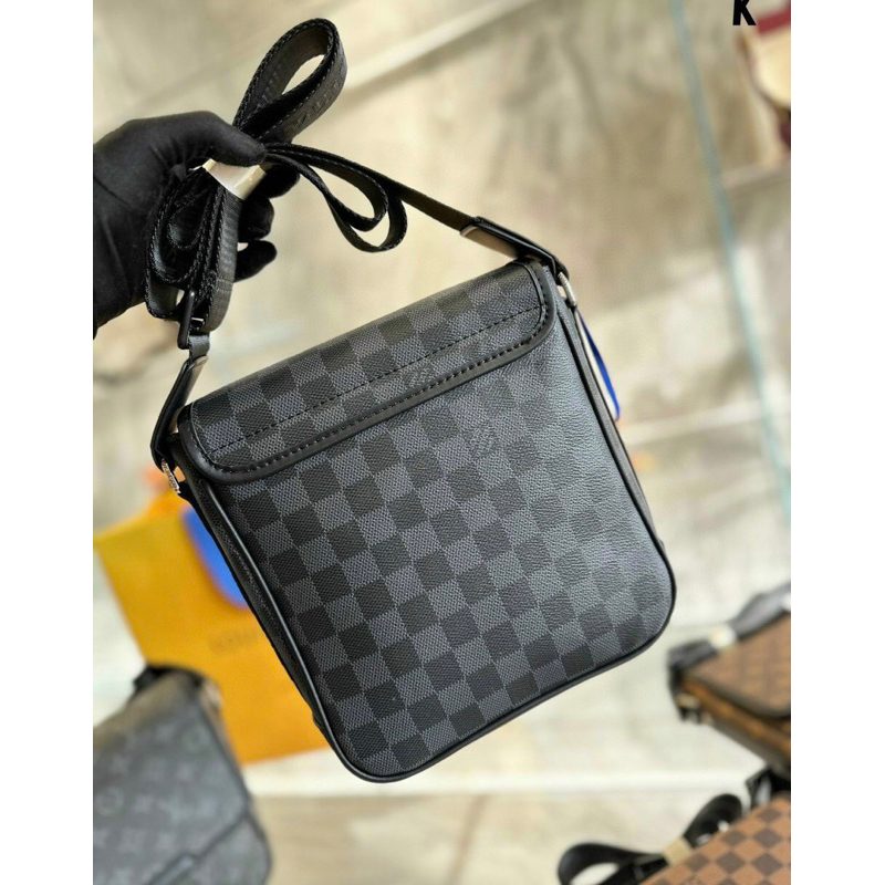 Túi đeo chéo nam Lv messenger pouch dáng đứng Super fullbox bill size 22
