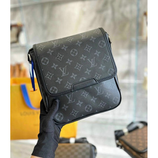 Túi đeo chéo nam Lv messenger pouch dáng đứng Super fullbox bill size 22