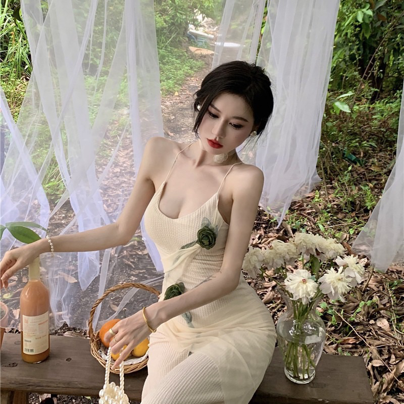 Đầm maxi cổ yếm hoa hồng xanh lá dịu dàng thanh lịch đi biển phong cách retro new 2023
