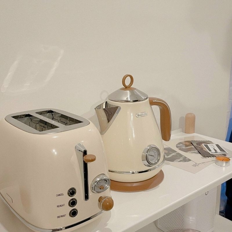Ấm siêu tốc Bensonic Retro Ivory và máy nướng bánh mì Ivory