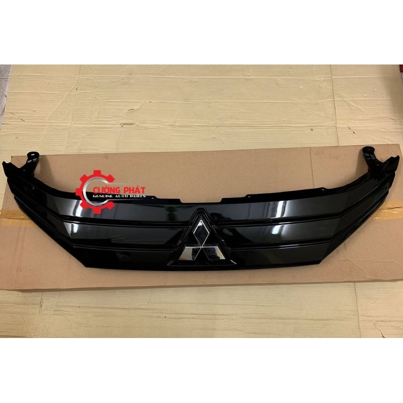 Mặt ca lăng đen Mitsubishi Xpander 2018, 2019 7450B427, 7450B439