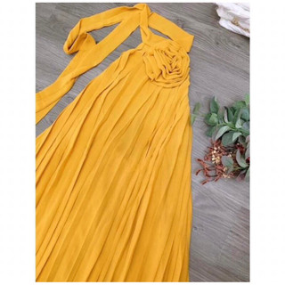 Đầm Maxi Cổ Yếm Hở Lưng