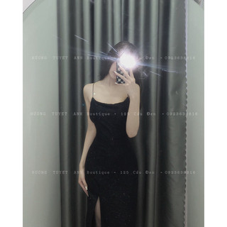 Đầm xốp hở lưng xẻ tà