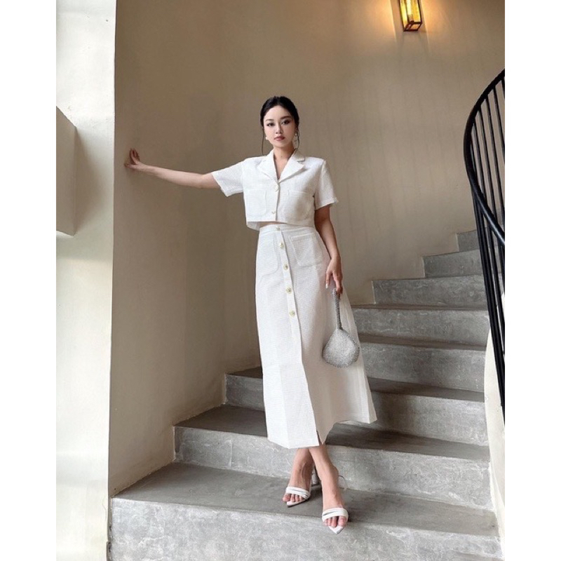 Set áo croptop cổ vest kèm chân váy suông dài