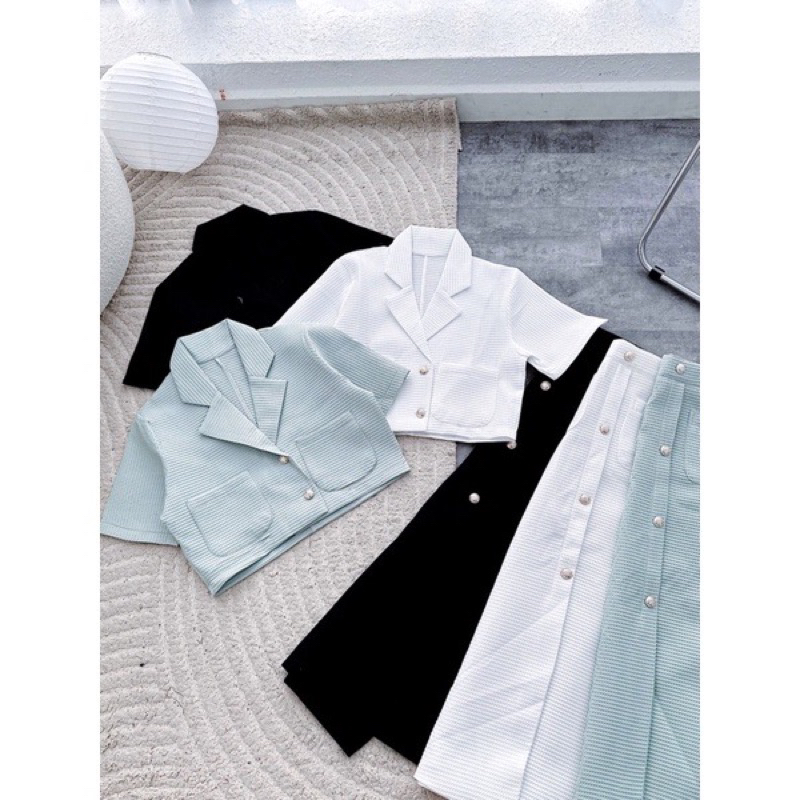 Set áo croptop cổ vest kèm chân váy suông dài