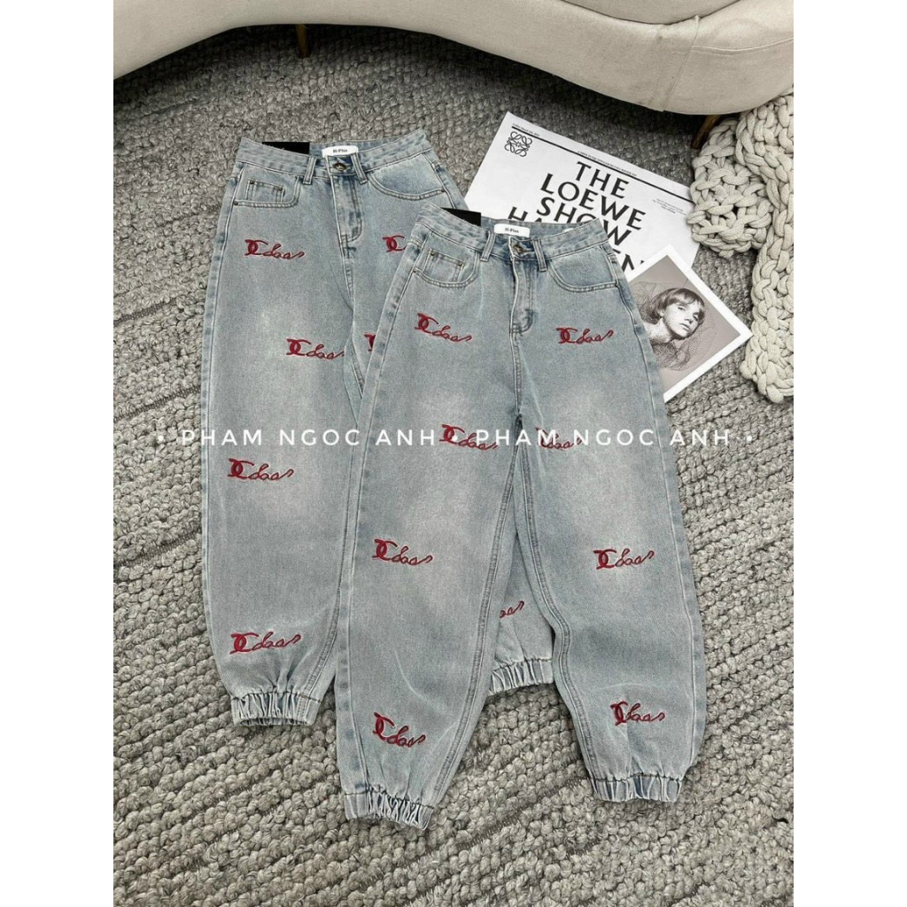 Quần jeans baggy ống túm thêu chữ đỏ