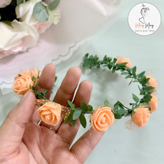 Vòng hoa đội đầu kỷ yếu