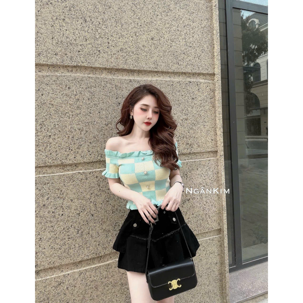 Áo thun nữ mặc nhà đi chơi dáng ngắn croptop đính hàng nút phối màu sọc caro kiểu tay ngắn trễ vai chất len quãng chau