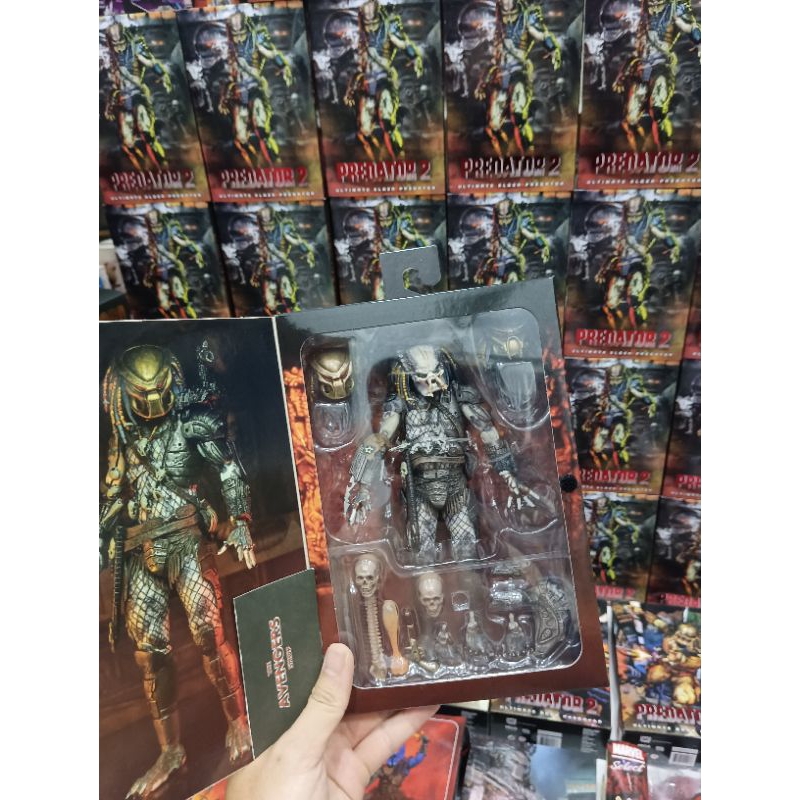 Mô hình NECA Ultimate Elder Predator có sẵn