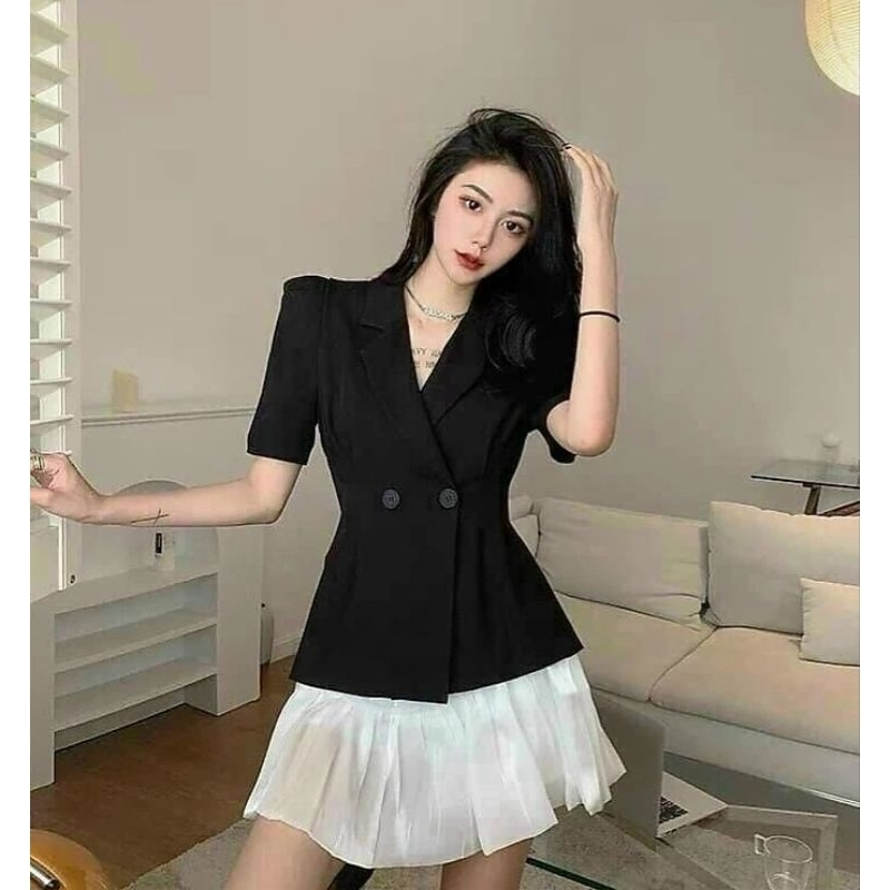 Set áo vest đen xẻ tà + chân váy trắng xếp ly phong cách Hàn Quốc New
