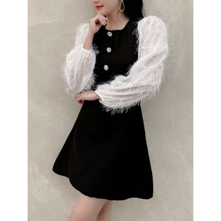 Váy đen chiết eo tay lông by La Moneta