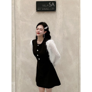 Váy đen chiết eo tay lông by La Moneta