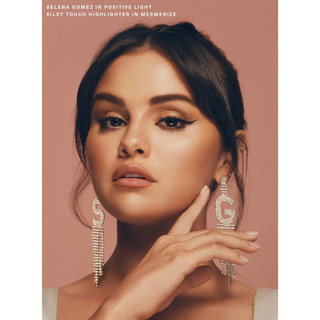 Highlight Rare Beauty Positive Light Silky Touch