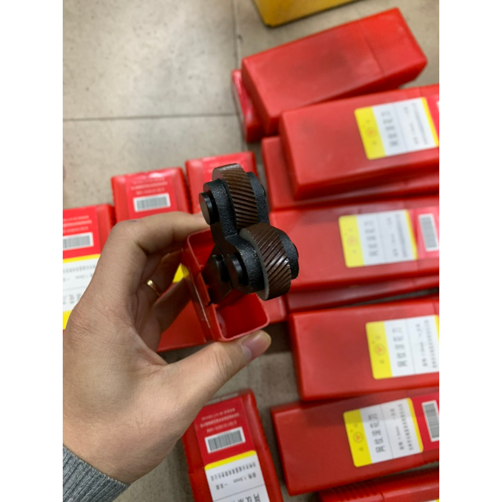 Lăn nhám chéo , lăn nhán thẳng , nhám caro thân cán  20x20mm