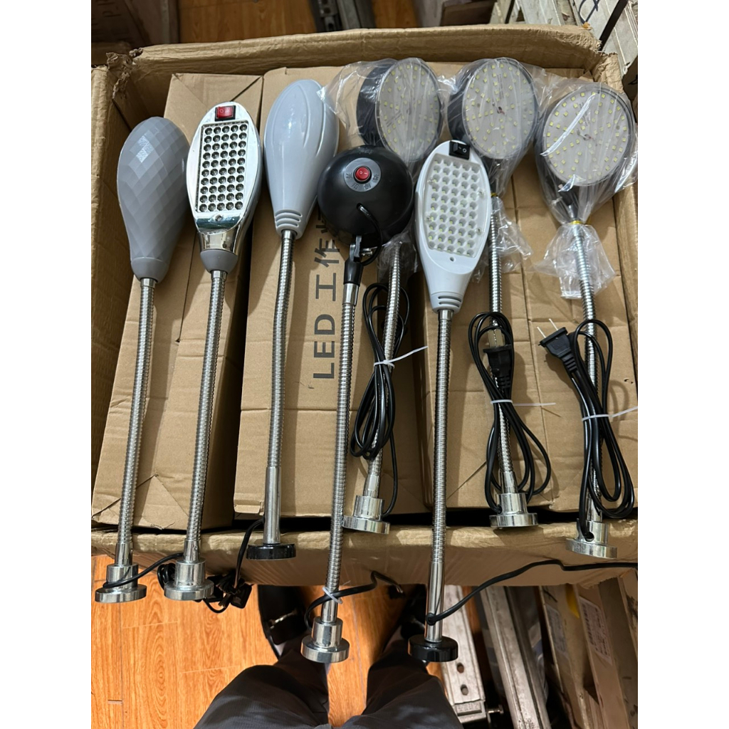 Đèn led đế nam châm , thân gập, xoay linh hoạt