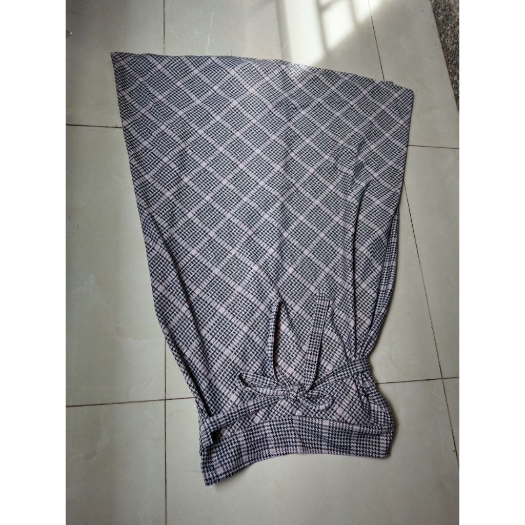 Váy Chống Nắng Kaki xẻ tà ngồi xe máy cao cấp dày dặn, dán nút chắc chắn, nút bấm chân