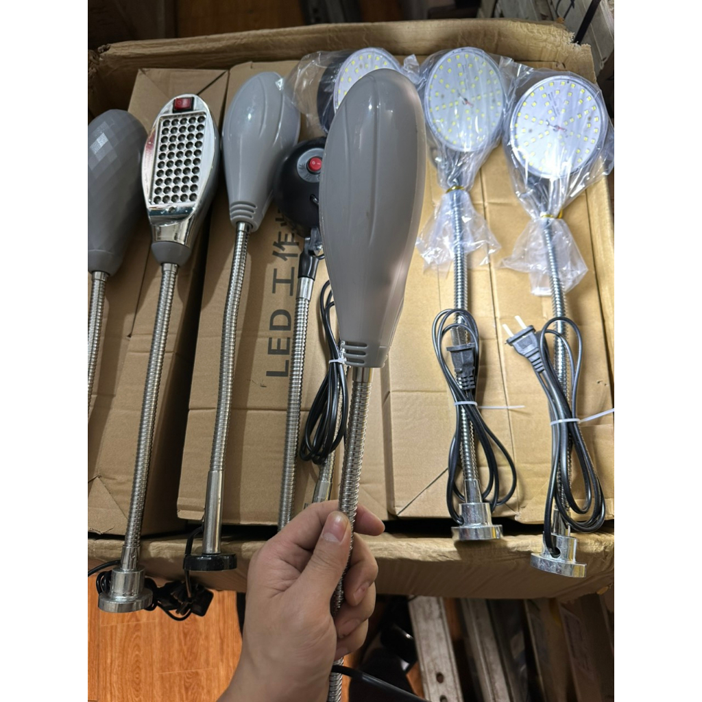 Đèn led đế nam châm , thân gập, xoay linh hoạt