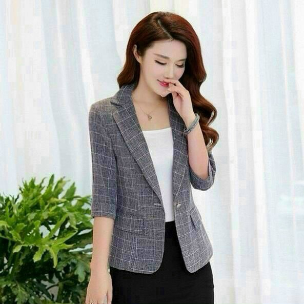 ÁO KHOÁC VEST CARO Chất: bố thun Màu: sọc như hình Kiểu dáng: áo khoác tay dài cổ vest, cài nút trước, vạt ngang, 2 túi