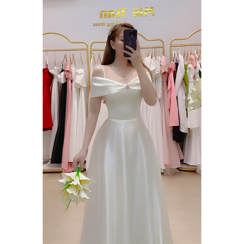 váy cưới cô dâu đi bàn, đầm cô dâu trễ vai xoè kem be
