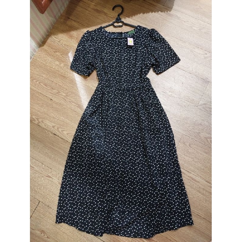 Đầm lụa mango tim nhí nền đen