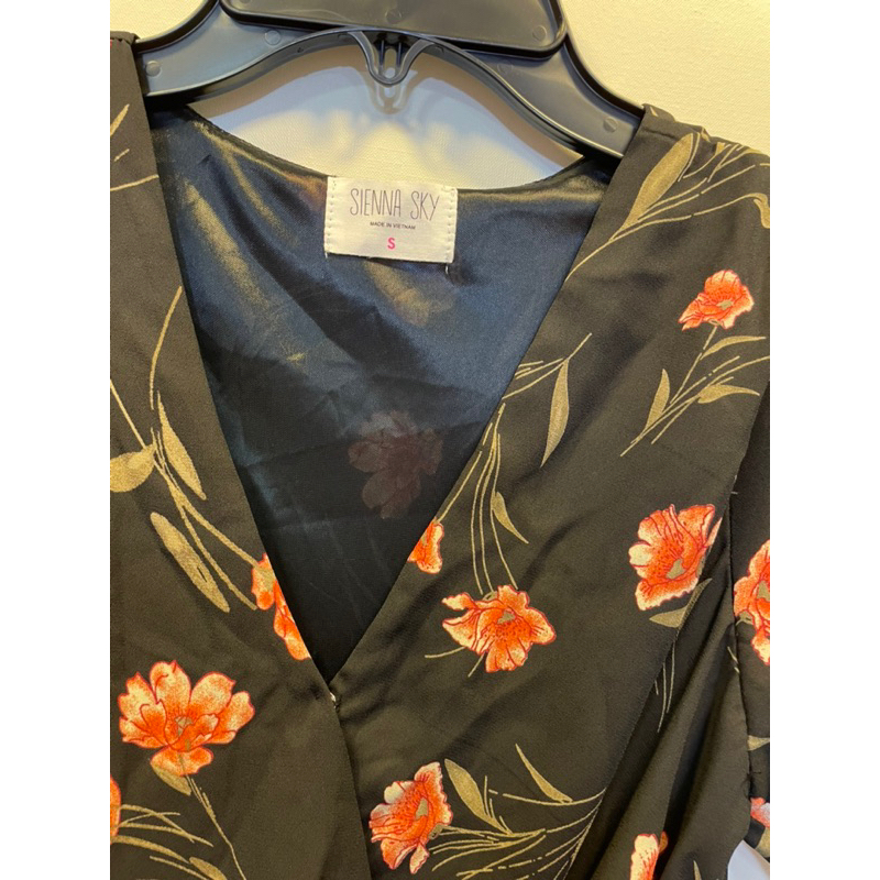 Đầm hoa xuất khẩu .