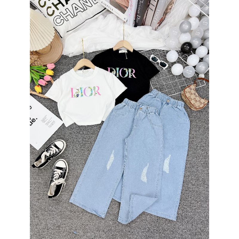 Bộ  áo croptop chữ quần xuông cá tính bé gái