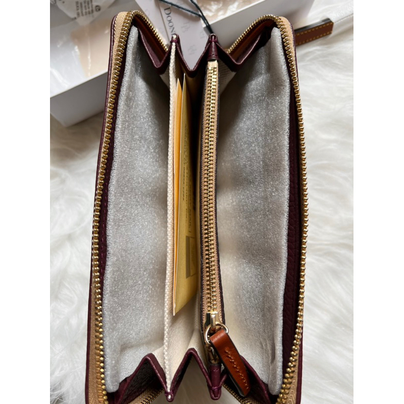 Ví dài nữ cầm tay Dooney&Bourke Vịt Mỹ