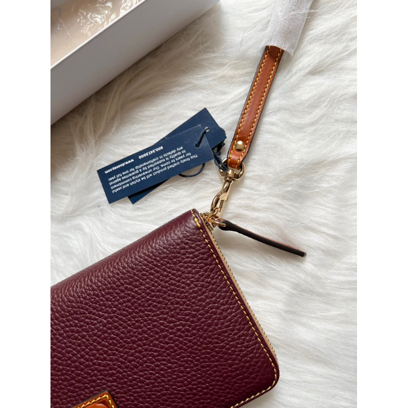 Ví dài nữ cầm tay Dooney&Bourke Vịt Mỹ