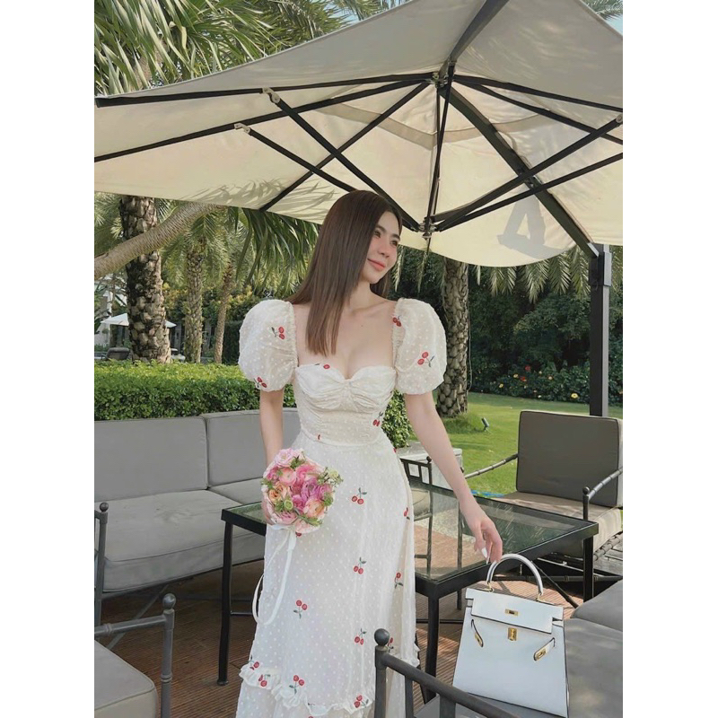 Đầm maxi ren nude thêu cherry đỏ cúp ngực tay phồng